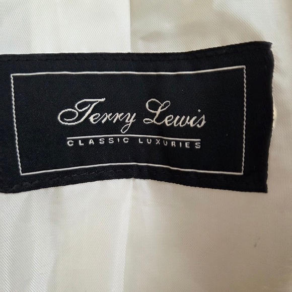 Terry Lewis Classic Luxuries Faux Fur Coat Winter White Ribbed Longline Coat - Picture 2 of 12